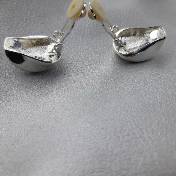 ERWIN PEARL Clip-on Earrings - Picture 5 of 5